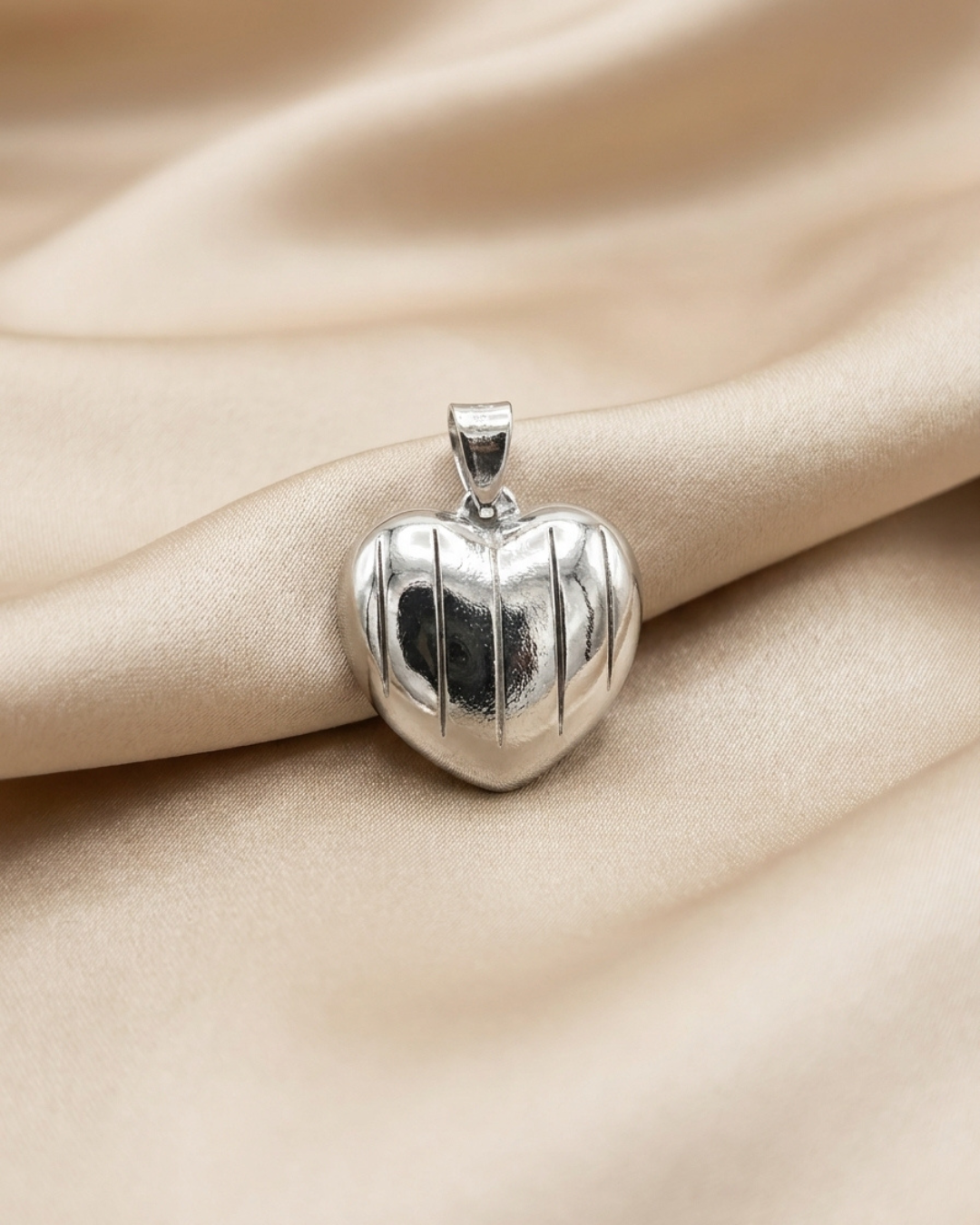 925 Sterling Silver Ribbed Heart Pendant