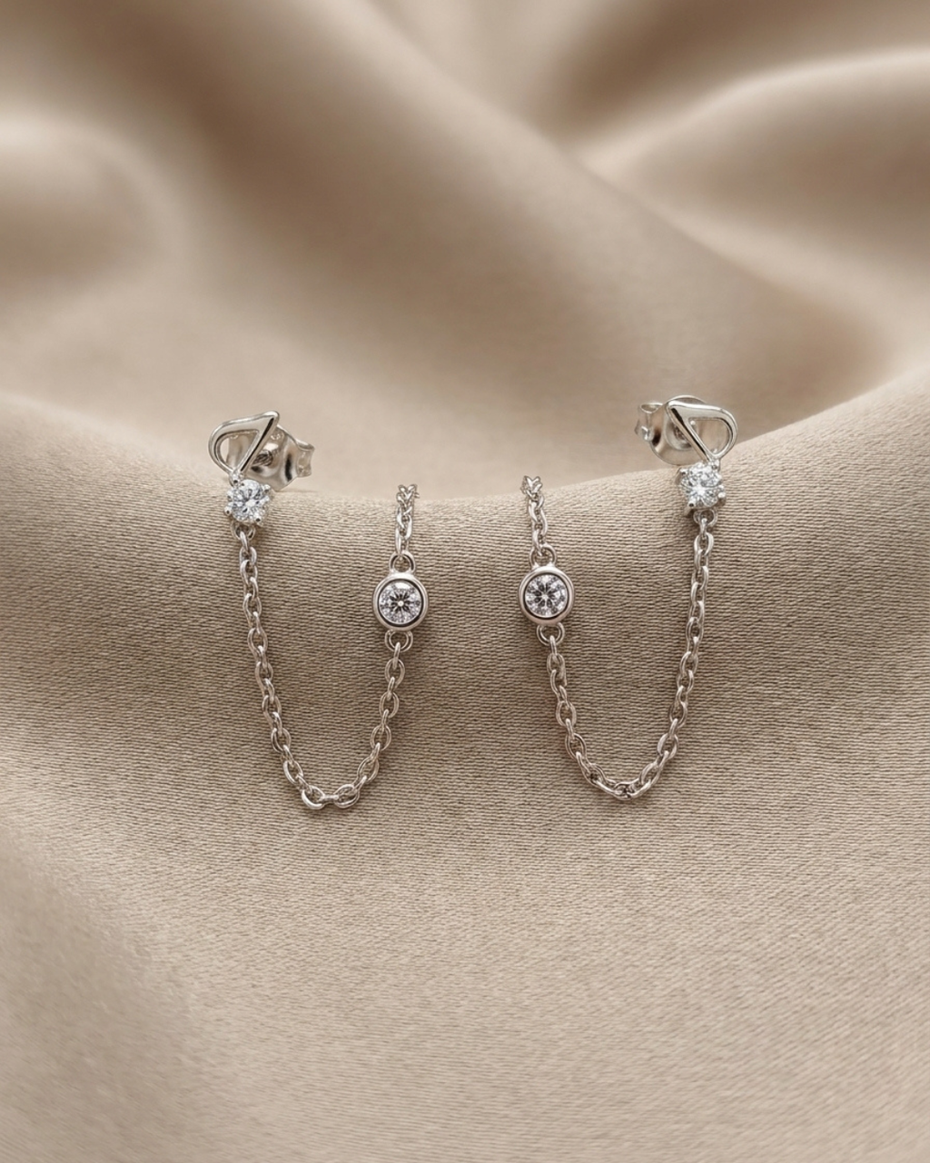 Bezel Chain Push and Pull Lock Earring Silver