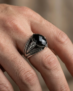 The Onyx Laurel Signet