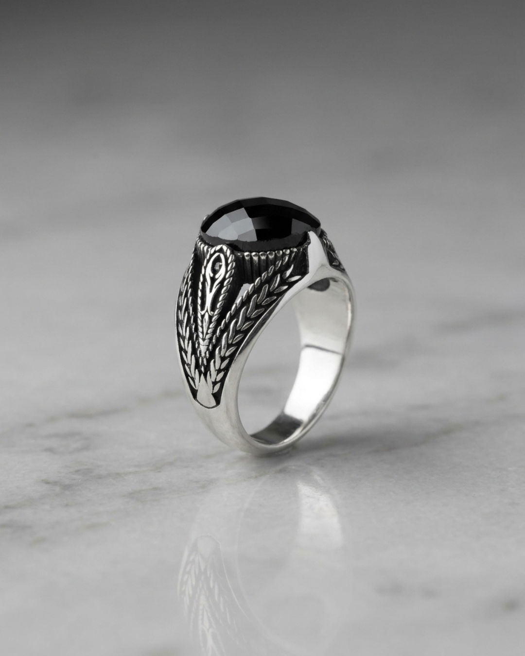 The Onyx Laurel Signet