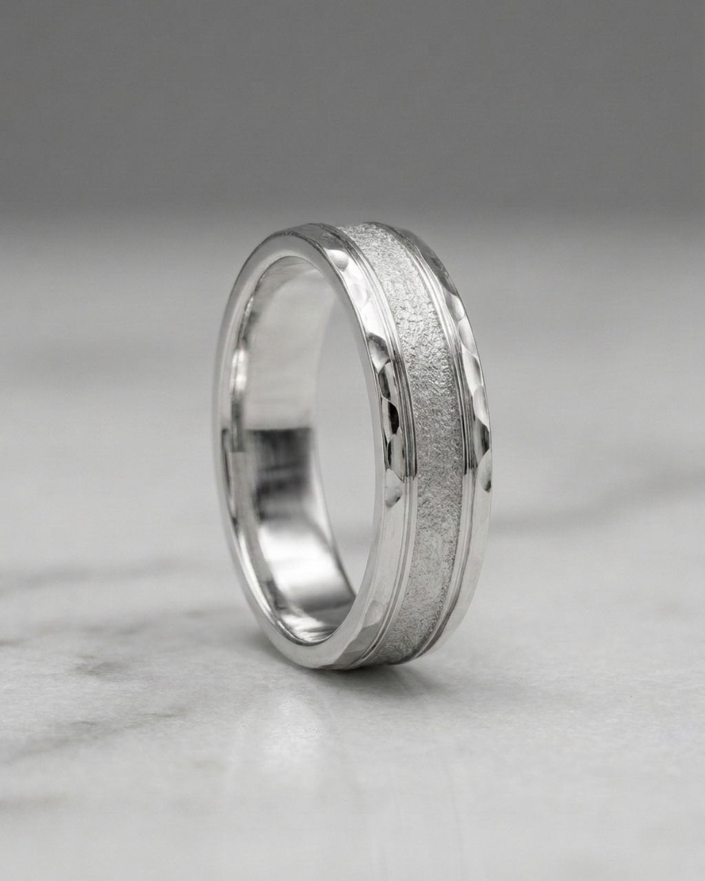 Silver Frosted Hammered Edge Men's Dibla Ring