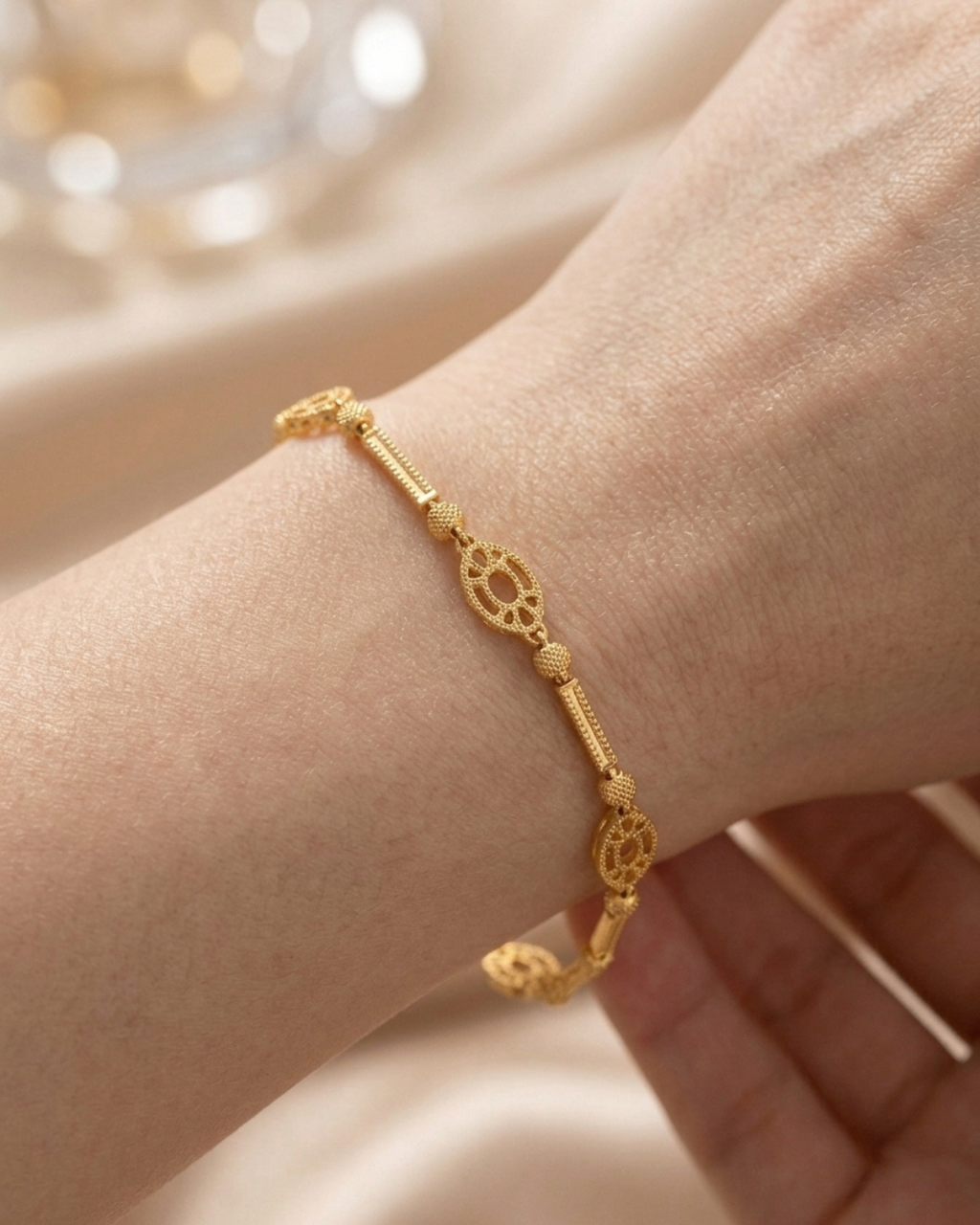 Aura Geometric Lattice Bar Bracelet