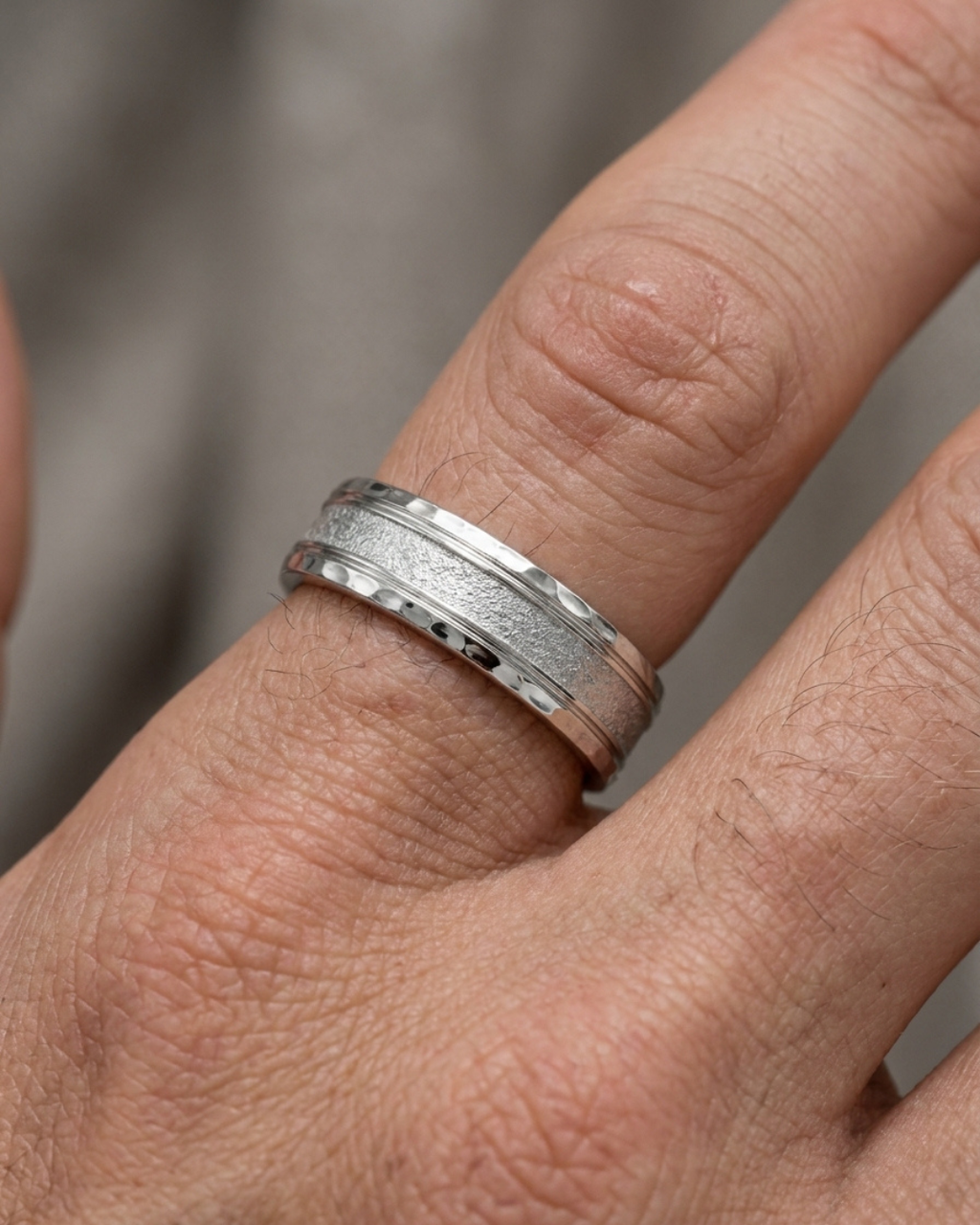 Silver Frosted Hammered Edge Men's Dibla Ring