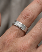 Silver Frosted Hammered Edge Men's Dibla Ring