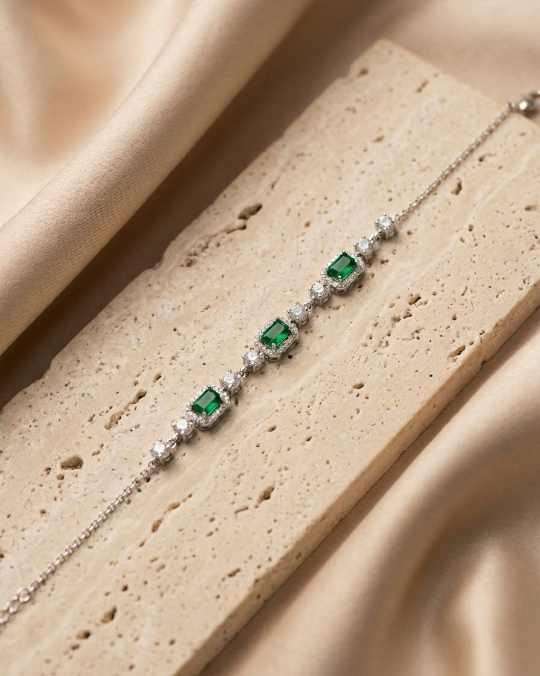 The Emerald Ladies Bracelet
