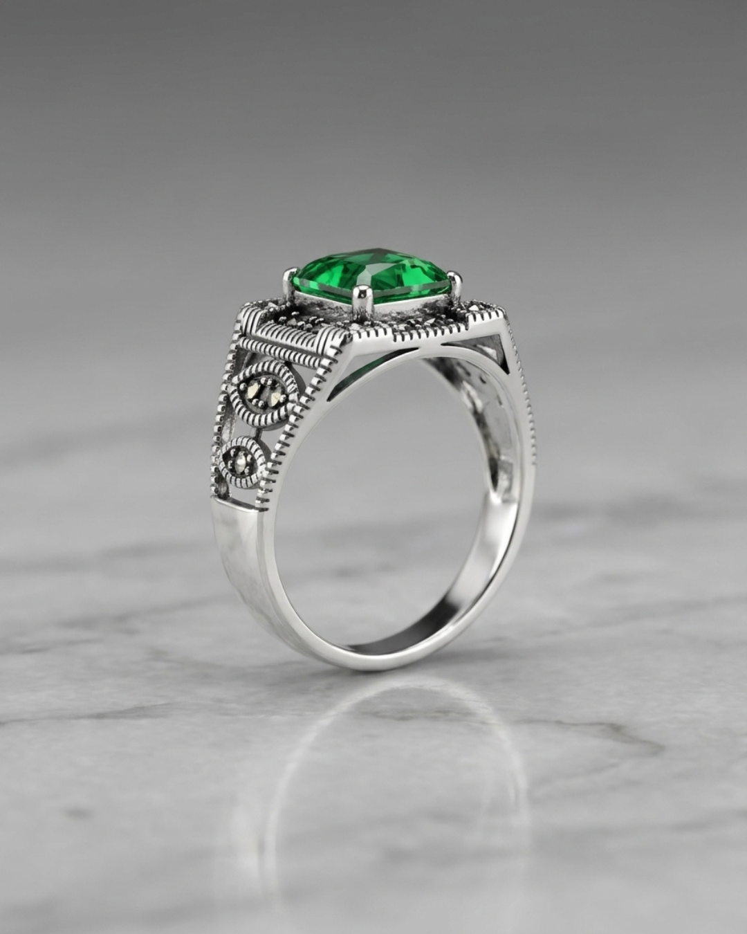 The Emerald Sovereign Eye Ring