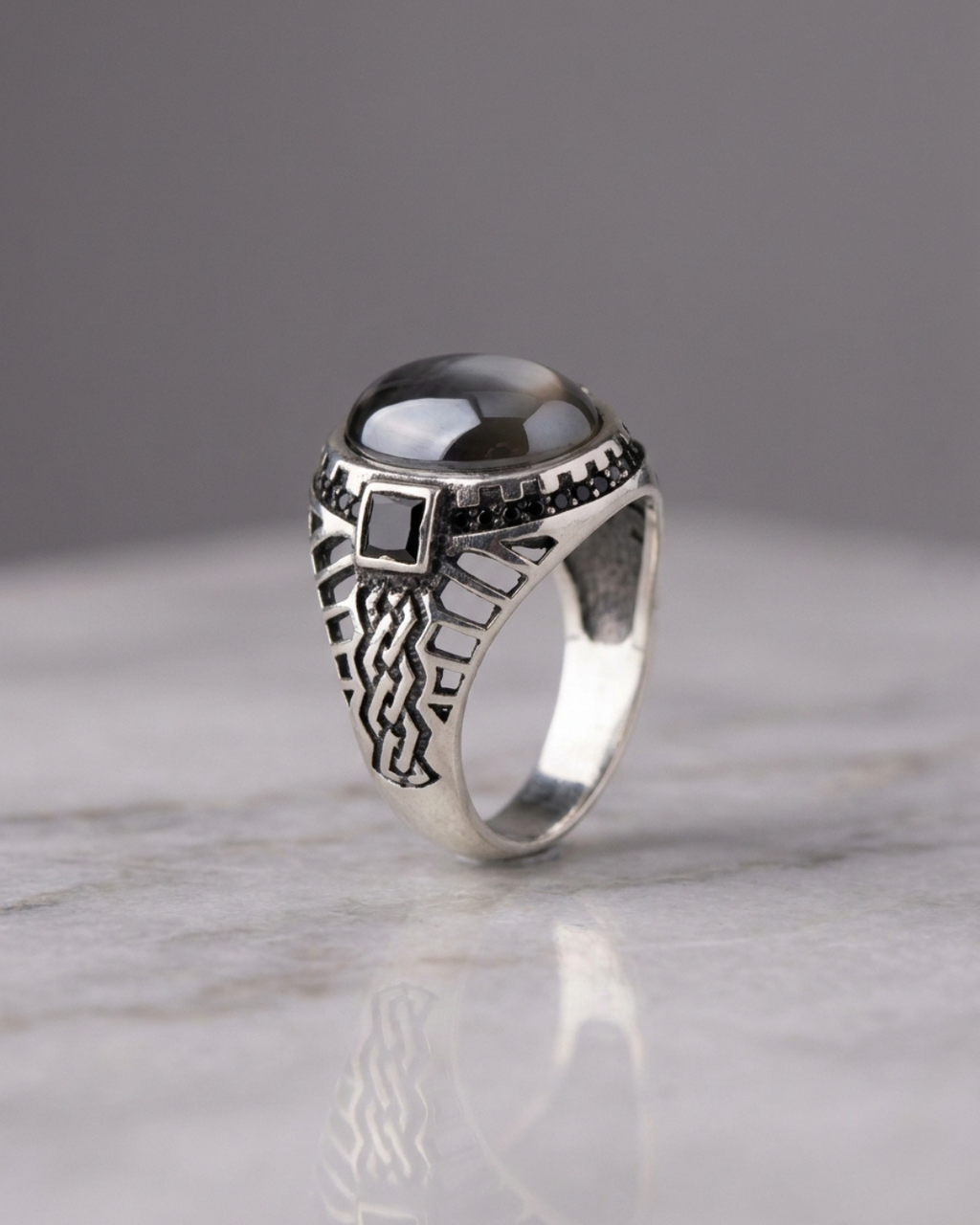 The Eclipse Lattice Signet