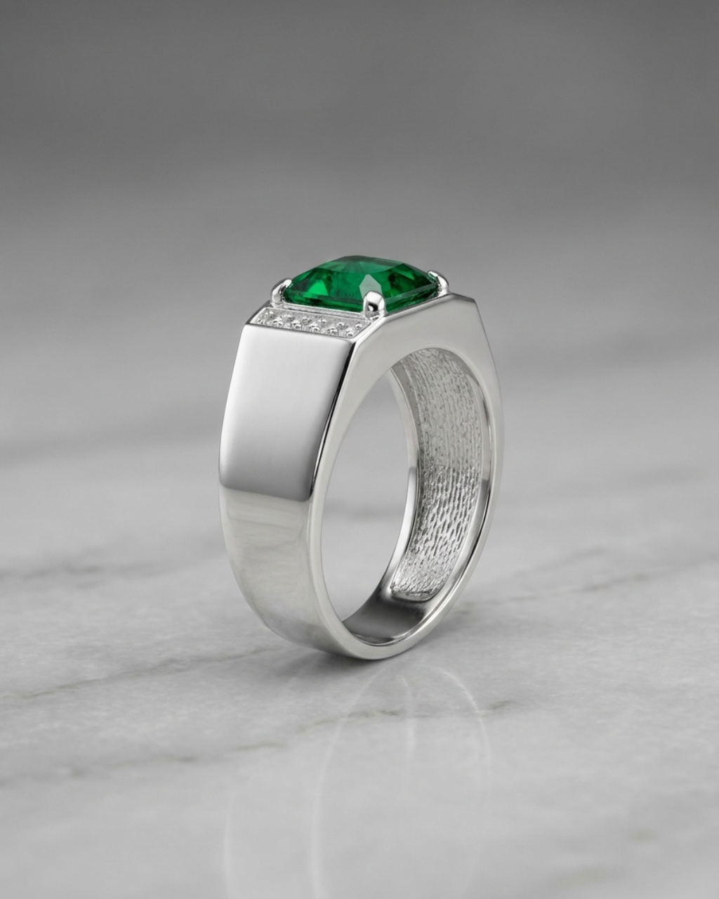 Firenze Emerald Riviera Signet Ring