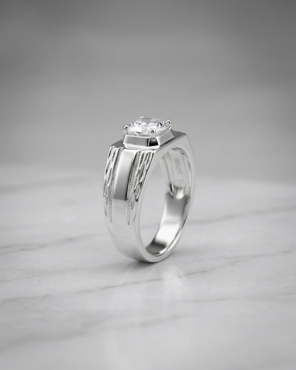 Amalfi Lustro Solitaire Ring