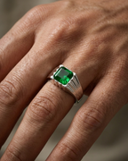 Kuwaiti Diwan Emerald Fluted Ring