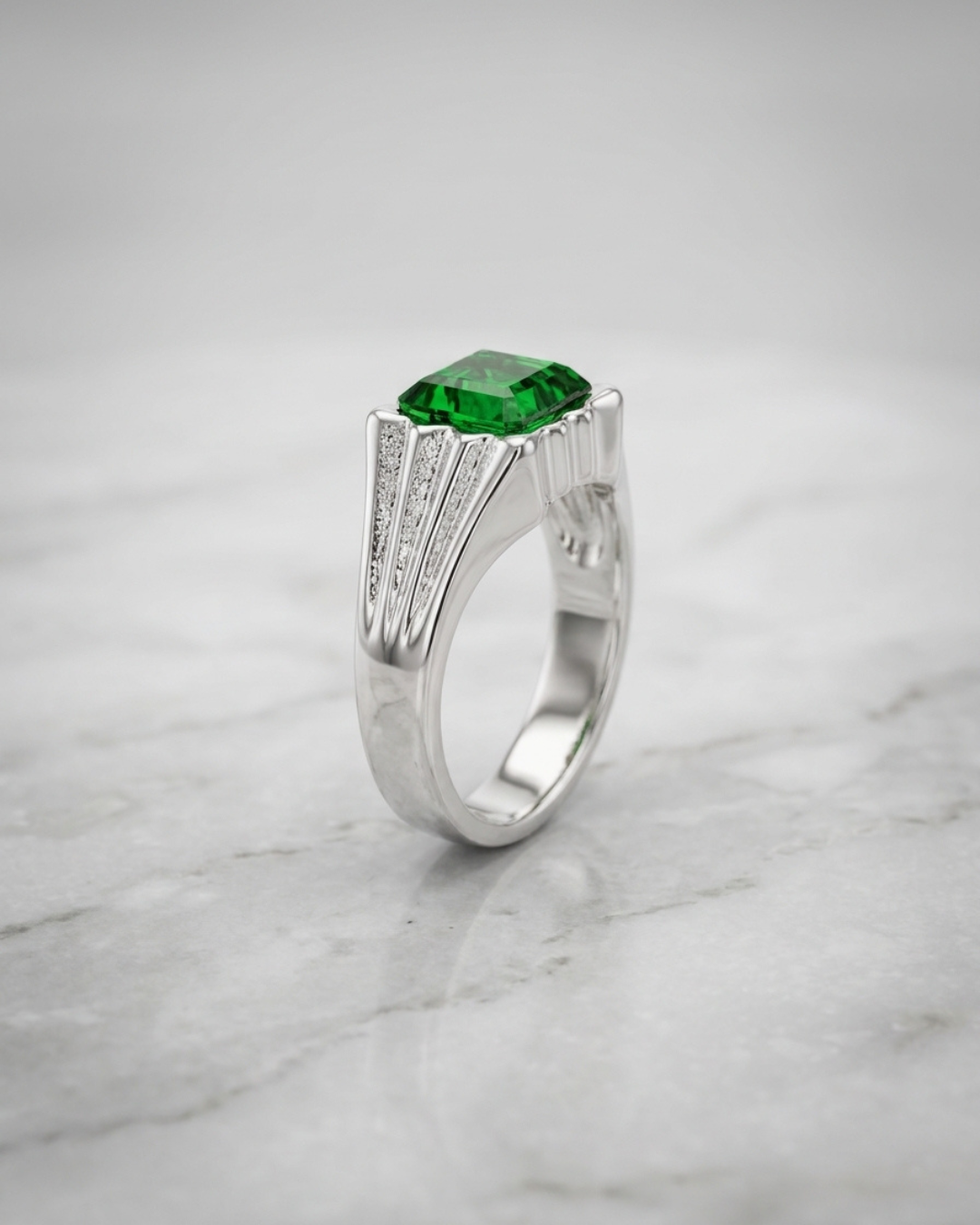 Kuwaiti Diwan Emerald Fluted Ring