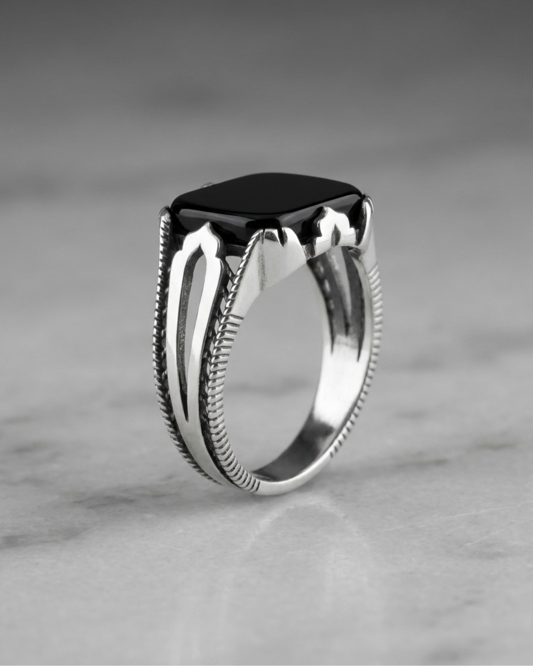Vanguard Onyx Pillar Ring