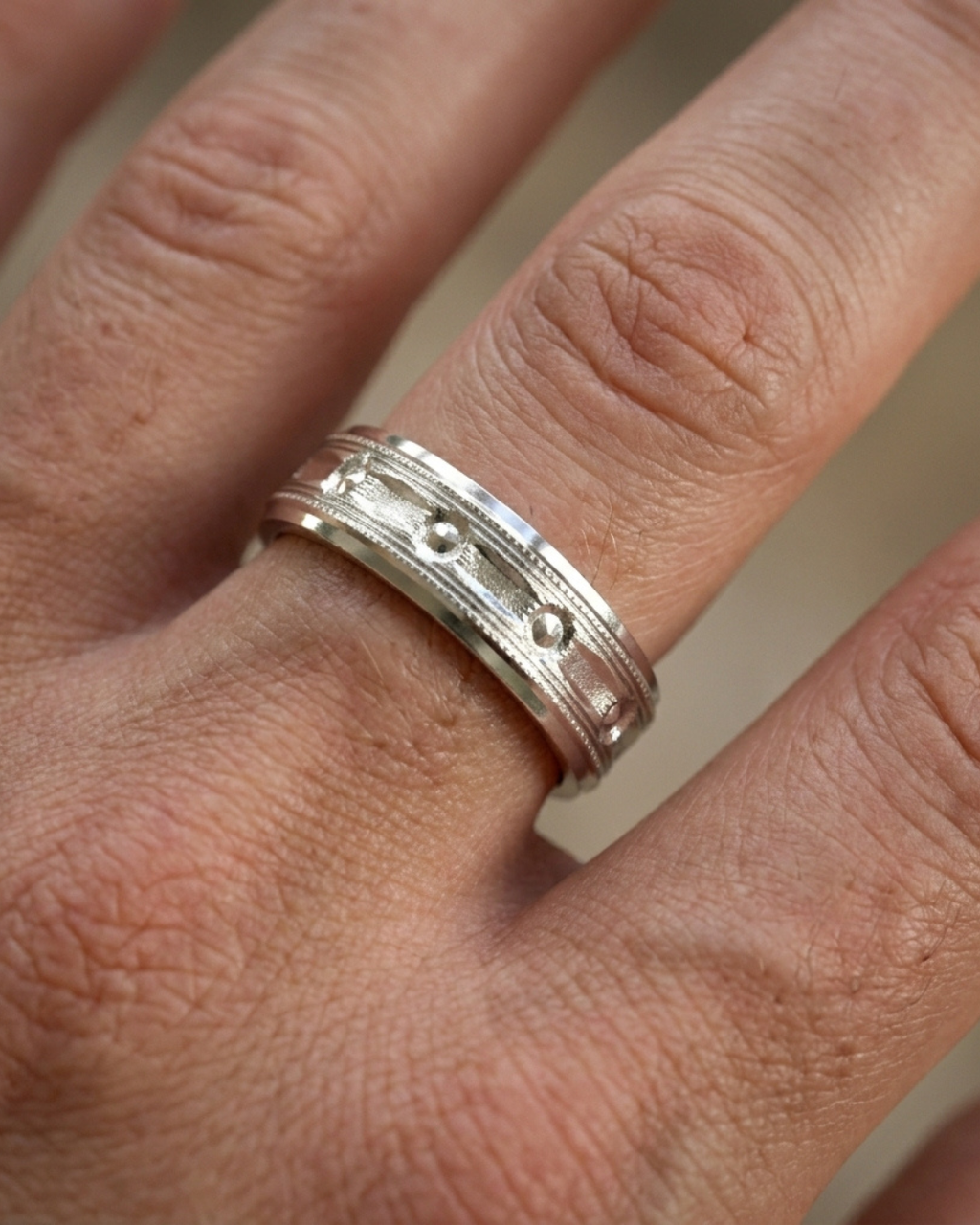 Artisan Textured Men’s Dibla Ring in 925 Silver