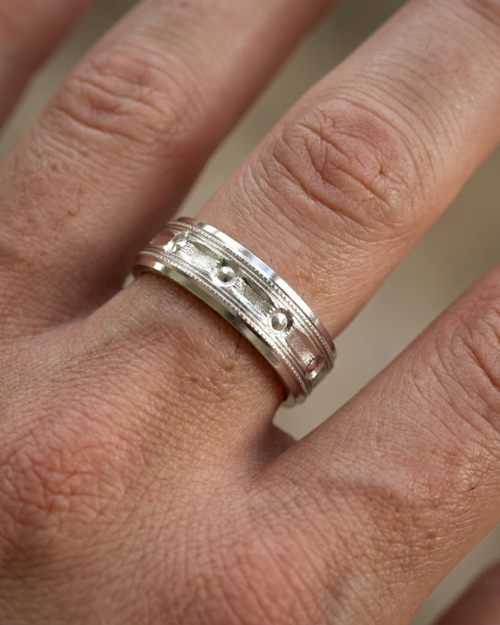 Artisan Textured Men’s Dibla Ring in 925 Silver