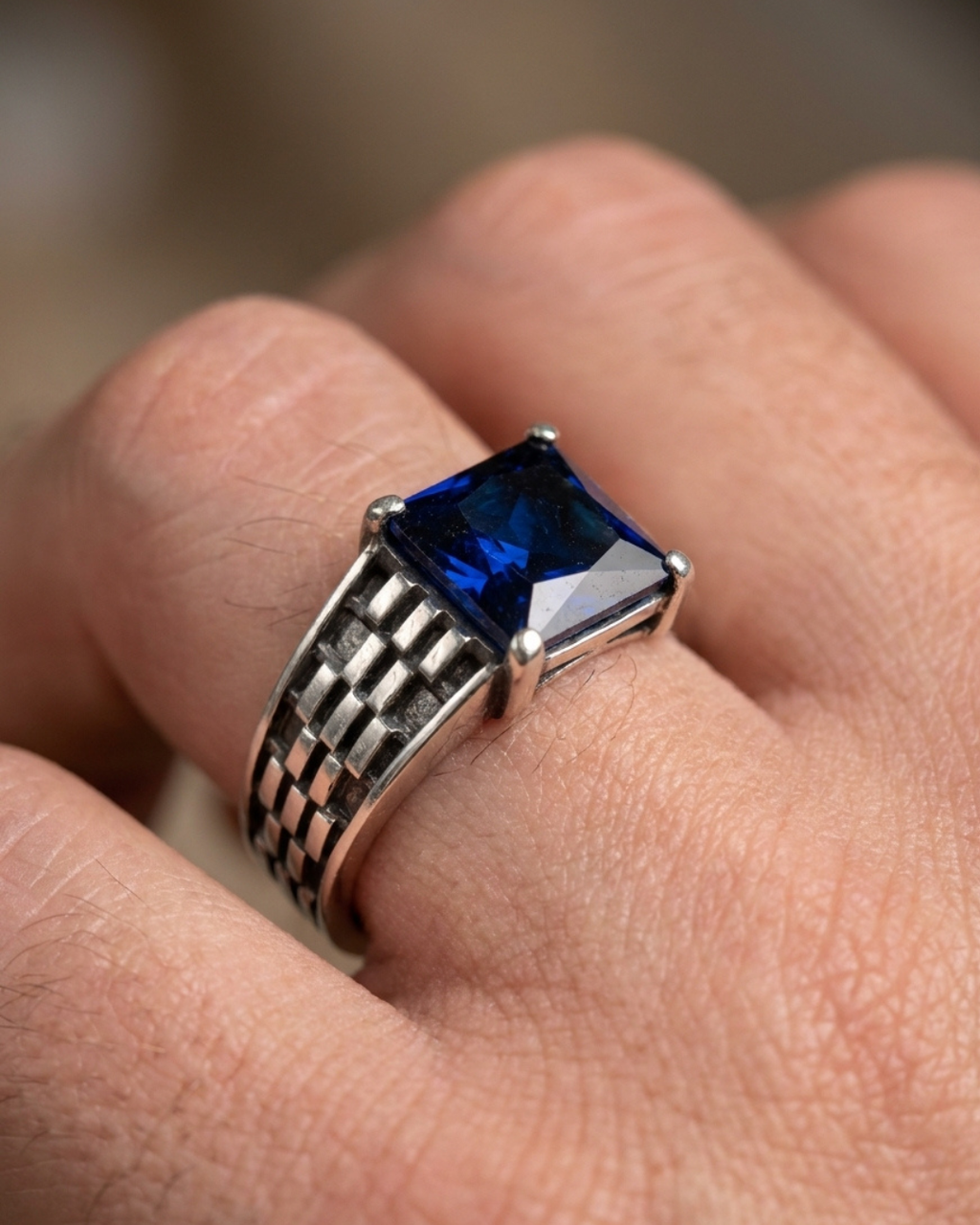 Sapphire Link Sovereign Ring