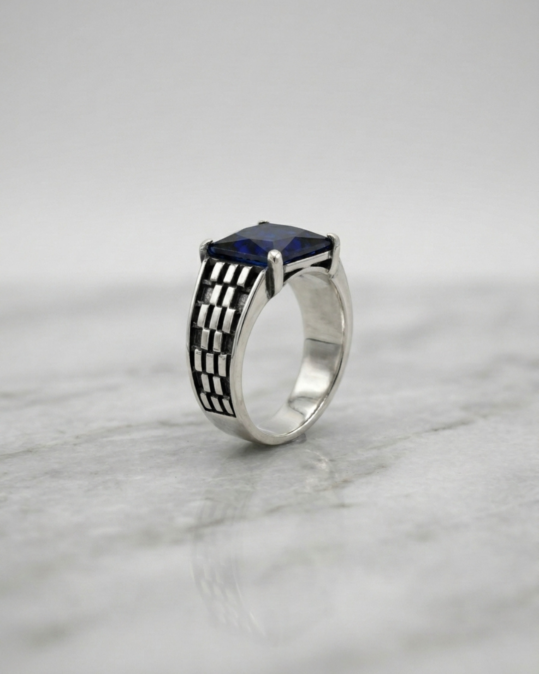 Sapphire Link Sovereign Ring