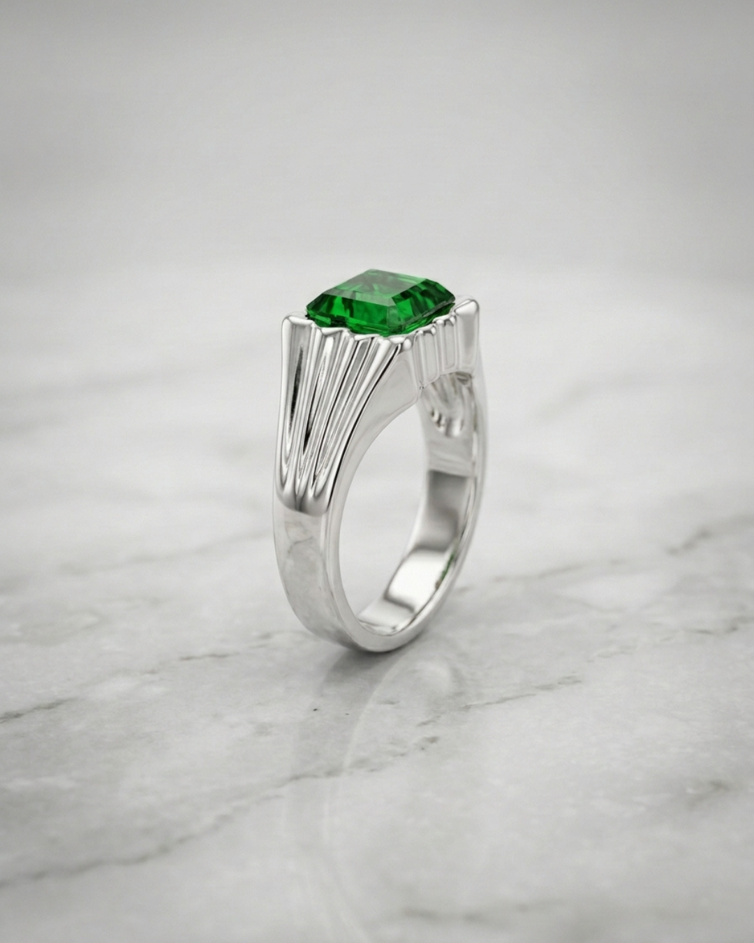Kuwaiti Diwan Emerald Fluted Ring